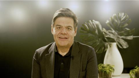 Image of a representative from Elevated Third speaking at an Acquia Event